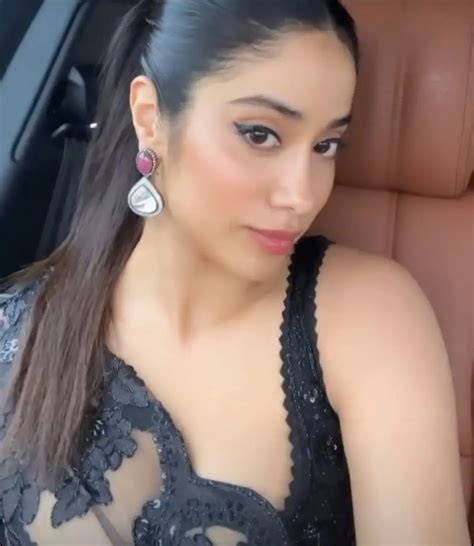 Janhvi Kapoor Photoshoot चित्रपट गुड लक जेरी Ott वर रिलीज झाल्यावर अभिनेत्री जान्हवी कपूरने