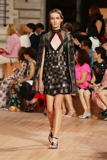 S Moda Revista De Moda Belleza Tendencias Y Famosos En El PaÍs Valentino Couture Fashion