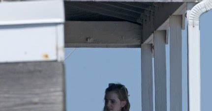 Scorching Hot Female Celebrities Emma Watson Spotted By Paparazzis