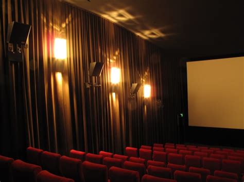 Reading Dandenong - Specialty Cinema