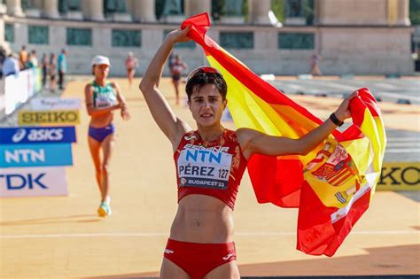 Las Im Genes M S Emocionantes Del Oro Mundial De Mar A P Rez Llega A