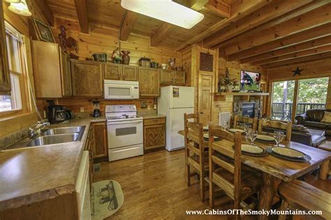 Pigeon Forge Cabin - Big Bear Retreat - 7 Bedroom - Sleeps 30