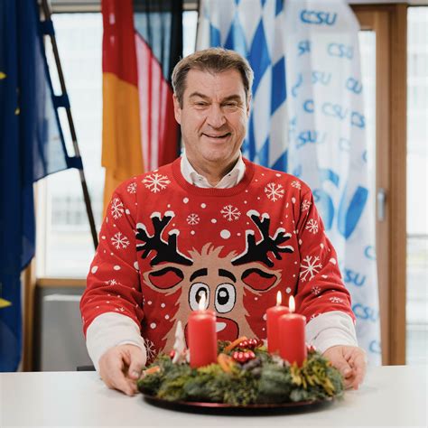 Söder feiert vierten Advent im Rentierpullover