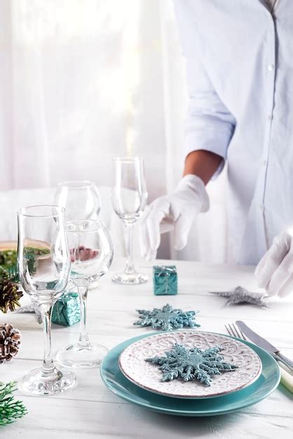 Mesa Servida Para La Cena De Navidad Foto Premium