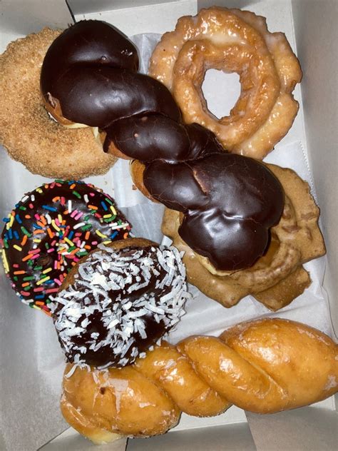 WINCHELLS DONUT HOUSE Updated January 2025 11 Photos 34 Reviews