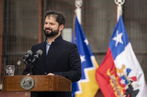 Presidente De La Rep Blica Gabriel Boric Font Vota En El Plebiscito