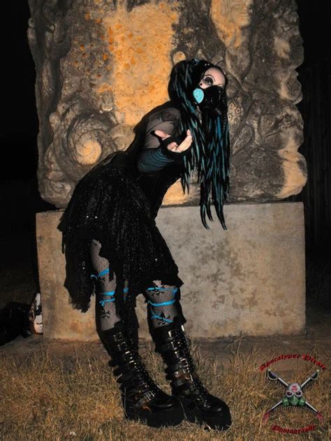 Pin By Kayla Lawrence On Goth Beauties Pt 2 Cybergoth Cybergoth