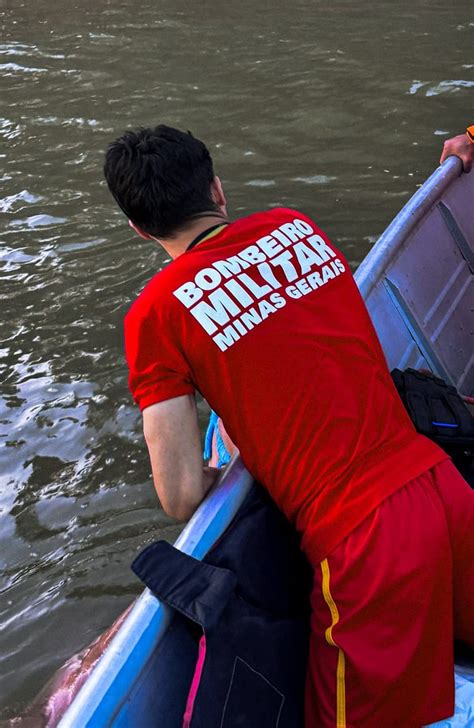 Bombeiros resgatam corpo de jovem que se afogou no Rio São Francisco