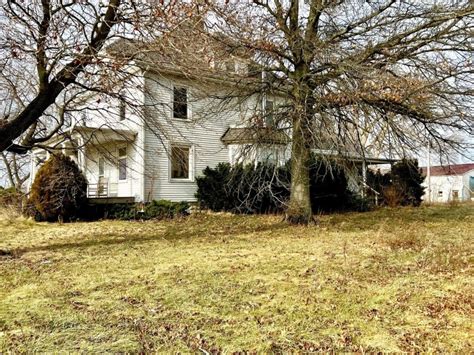 Circa Illinois Farmhouse For Sale W Garage Barn And Outbuildings