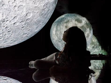 Look Dubai Museum Lets You Play Astronaut And See The Moon Up Close