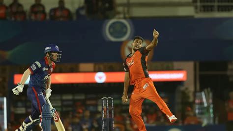 Watch Dc Vs Srh Umran Malik Clocks 157 Kmph To Break His Own Record