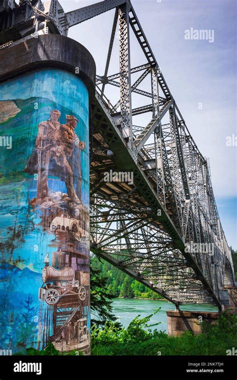 Historical mural on the Bridge of the Gods at Cascade Locks, Columbia ...