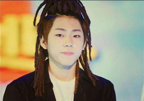 Jackson Dreads In K Pop K Pop Amino Girl Hairstyles Hair Styles