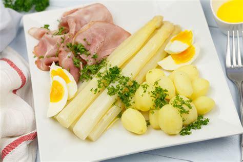 Witte Asperges Met Ham En Botersaus Klassieker Smaakmenutie