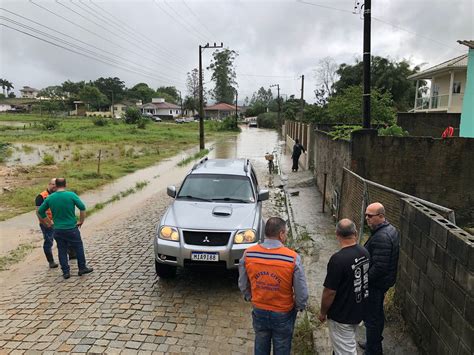 Cidade De Sc Que Teve Cerca De Fam Lias Ilhadas Por Causa Da Chuva