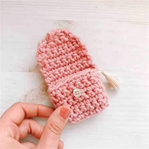 19 Free Crochet Earbud Case And Cord Holder Patterns