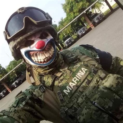 Militar De La Marina Con Mascara De Payaso 🇲🇽🇲🇽🇲🇽😈 Fotos De Payasos