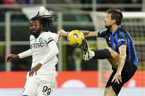 Accus De Racisme Francesco Acerbi Renvoy Par L Italie Foot