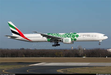 A6 EPL Emirates Boeing 777 31HER Photo by Imre Szabó ID 1019976