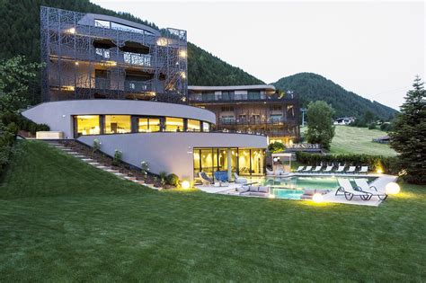 Zwei Hotel Neueröffnungen im Südtirol Spektakuläre Architektur in den