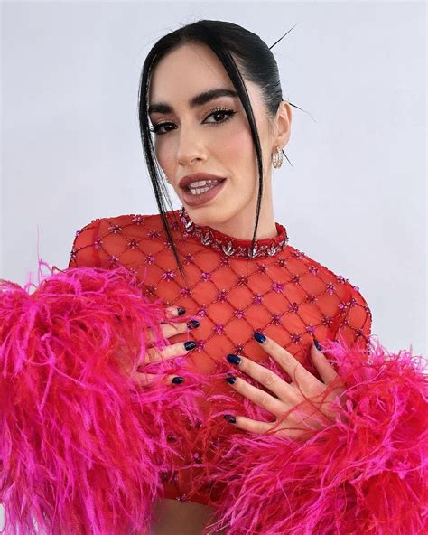 Lali Espósito destapó toda su delantera en el Hotel Miranda con un