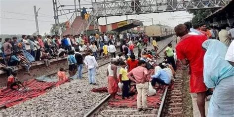 Operation Of Trains On New Delhi Howrah Rail Route Stalled Howrah