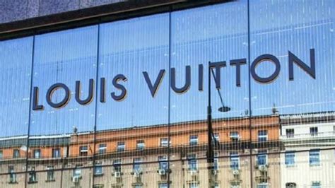 Louis Vuitton Fabricar Gel Desinfectant Gratu T Per Combatre La Malaltia