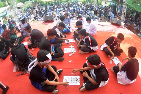 Ratusan Siswa Smit Bina Amal Semarang Ciptakan Rekor Bermain Catur Jawa