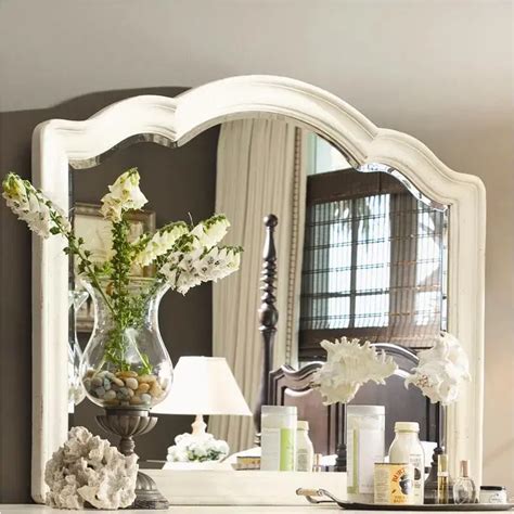 99605m Universal Furniture Decorative Landscape Mirror Linen