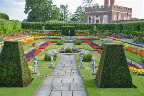 Premium Photo Hampton Court Palace Brick England Lawn Public Park