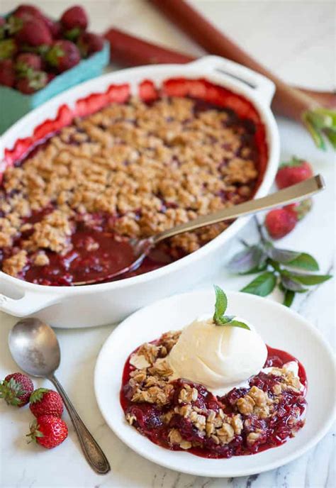 Easy Strawberry Rhubarb Crisp The Recipe Critic