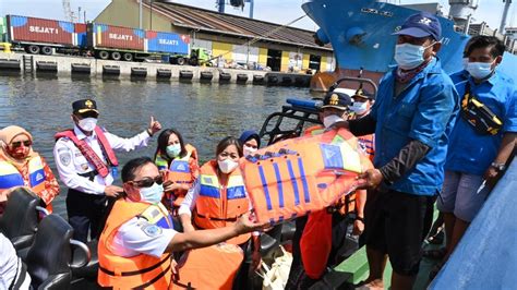 Jelang Peringati Harhubnas 2021 Kantor Syahbandar Utama Pelabuhan Tanjung Priok Gelar Bakti Sosial