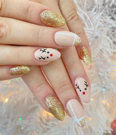 35 Best Nude Christmas Nails Glitter And Nude Nails With Reindeer