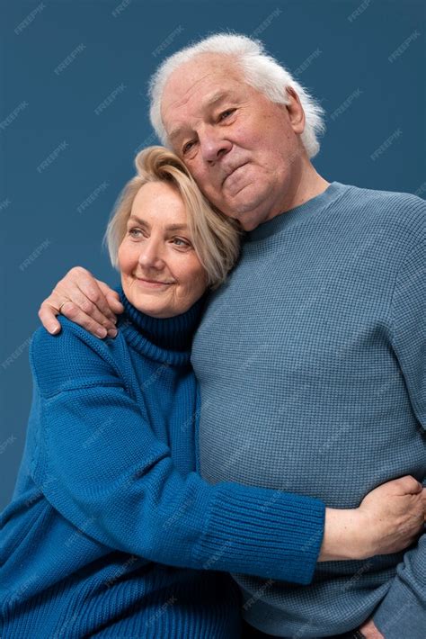 Free Photo Medium Shot Senior Couple Posing Together