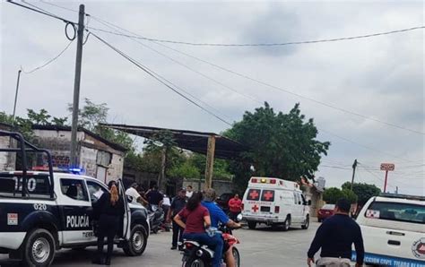 Motociclista Derrapa En Calles De Tierra Blanca La Mujer Viajaba Con