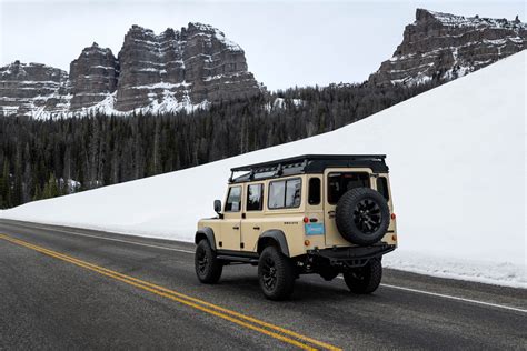 Himalaya Land Rover Defender Uncrate