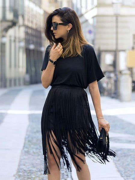 How To Wear Fringe Skirt 15 Super Chic Outfit Ideas For Women