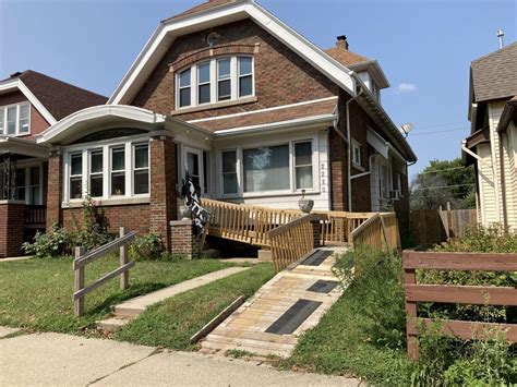 2210 W Lincoln Ave Milwaukee Wi 53215 Mls 1708077 Redfin