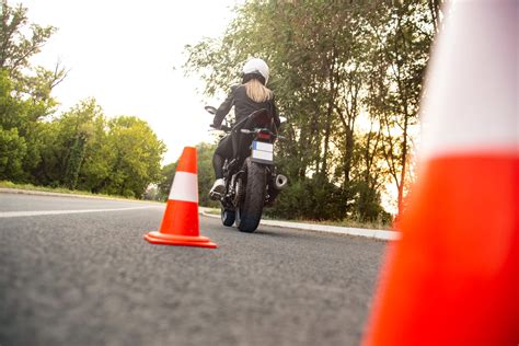 Prawo jazdy na motocykl od ilu lat ile kosztuje która to kategoria