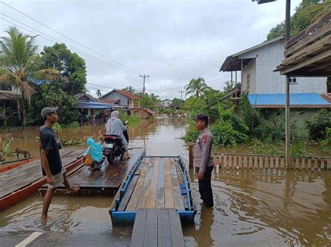 Banjir Rendam Sejumlah Desa Di Melawi Kumparan