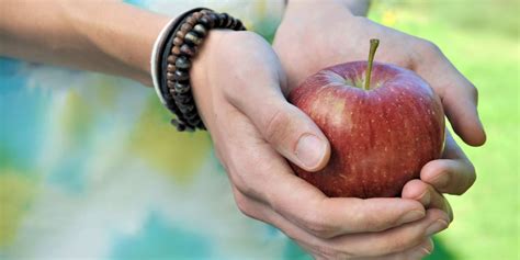 5 Health Benefits Of Apples Art Of Living Retreat Center