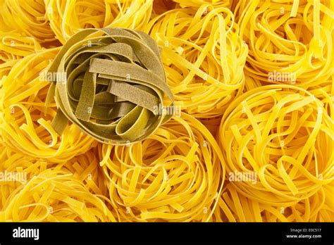 Nido de fideos fotografías e imágenes de alta resolución Alamy