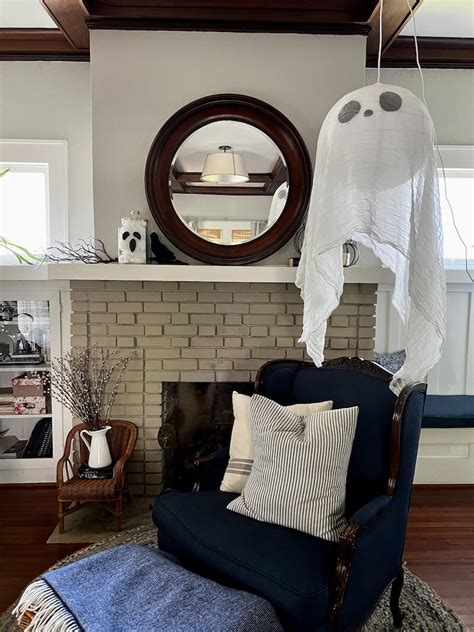 Easy DIY Halloween Ghosts Lights - Design Morsels