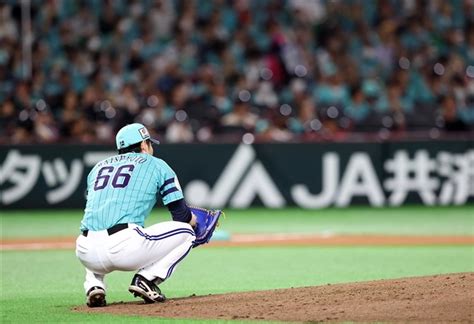 延長10回無死、オリックス・セデーニョに勝ち越しソロを浴び、マウンドで座り込む松本裕（撮影・栗木一考） 不敗の延長戦でもソフトバンク