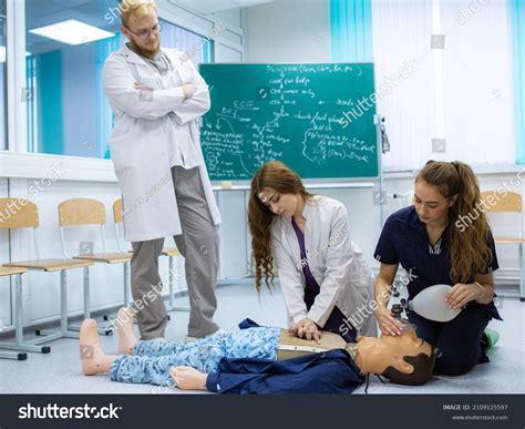 505 Cpr Teacher Images Stock Photos And Vectors Shutterstock