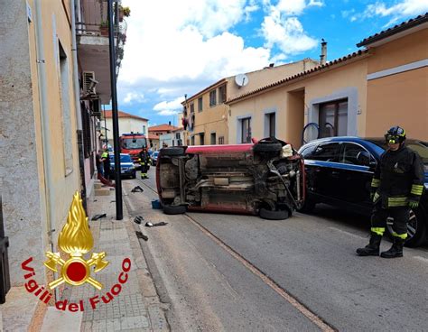 Principio D Incendio Di Un Furgone E Un Incidente Stradale In Via