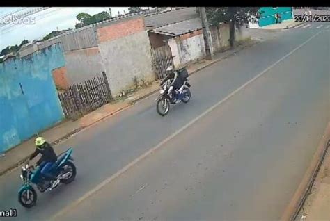 Assista Ao VÍdeo Do Furto Moto é Furtada Por Dupla Em Plena Luz Do