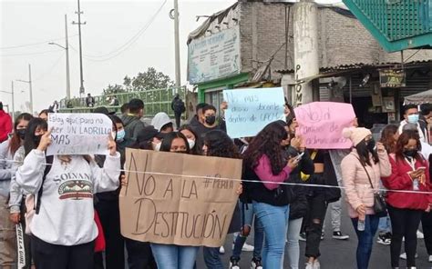 Bloquean La Avenida Bordo De Xochiaca Alumnos De La UAEMex Piden