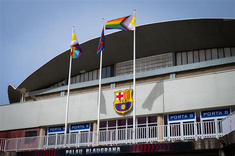 Un año más el FC Barcelona celebra el Día del Orgullo LGTBI izando la