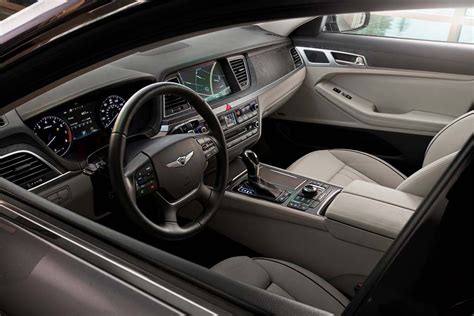 2015 Hyundai Genesis – interior | TheDetroitBureau.com